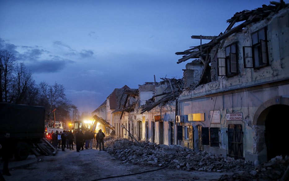 Fotografija: Posledice potresa v hrvaškem mestu Petrinja decembra 2020. FOTO: Blaž Samec