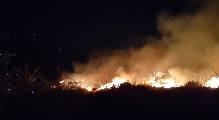 Fotografija: Požar na Hvaru, rt Kabal, uvala Stupišče. FOTO: posnetek zaslona