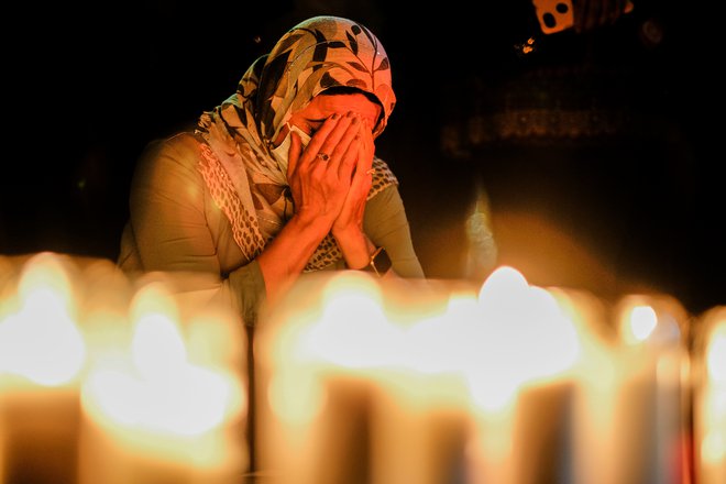 Svet moli za Afganistance, ki so ostali v ujetništvu. FOTO: Ringo Chiu, Reuters