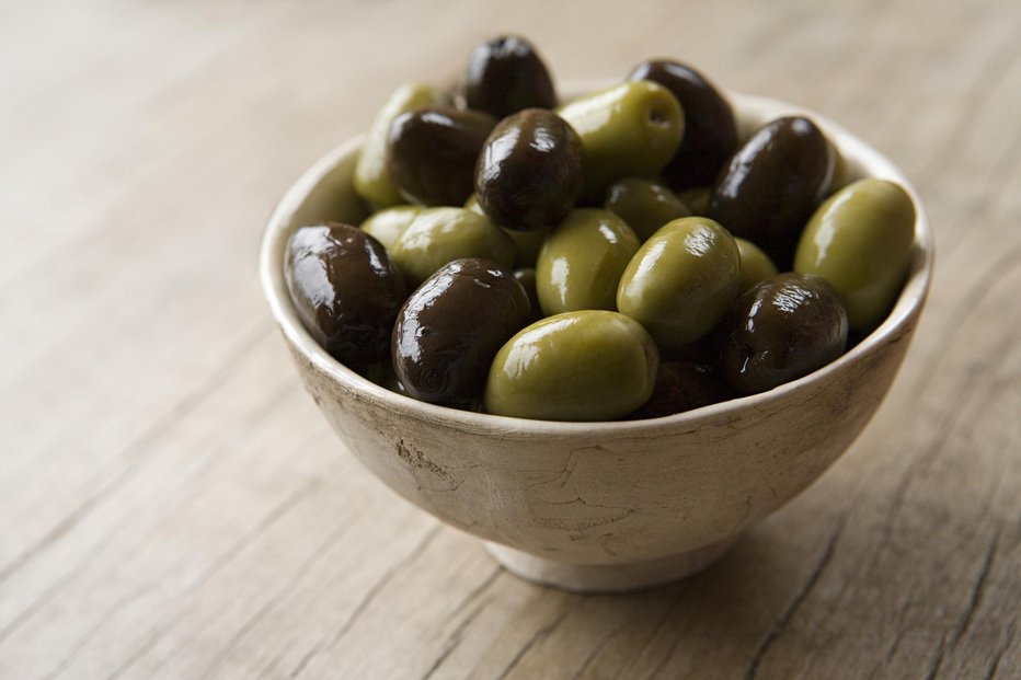 Fotografija: Olive so nepogrešljiva sestavina zdrave prehrane. FOTO: Image Source, Getty Images