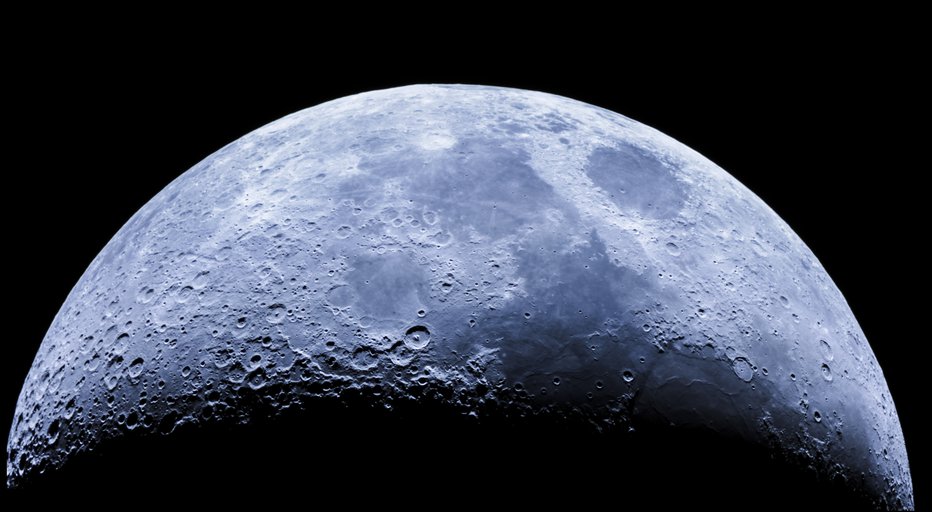 Fotografija: Svetleča krogla je bila videti kot druga luna. FOTO: Abriendomundo, Getty Images, Istockphoto
