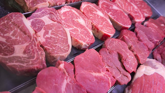 Uporabimo lahko vse vrste mesa, vendar morajo biti kosi primerno izbrani. FOTO: Kryssia Campos/Getty Images