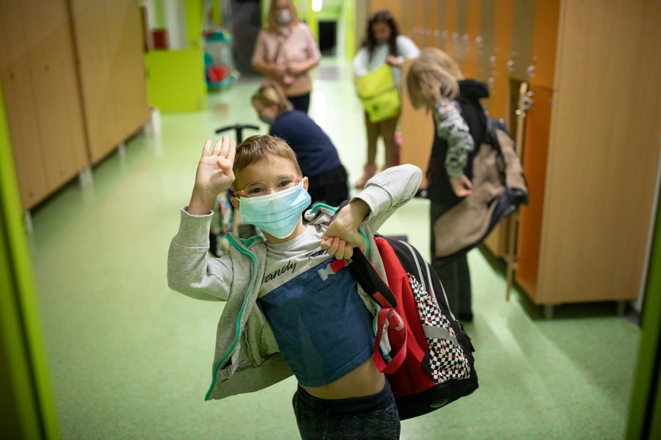Fotografija: Hrvaška napoveduje nadaljnje rahljanje epidemioloških ukrepov v lokalih in šolah, čeprav se število okužb z novim koronavirusom zvišuje. (Fotografija je simbolična). FOTO: Voranc Vogel, Delo