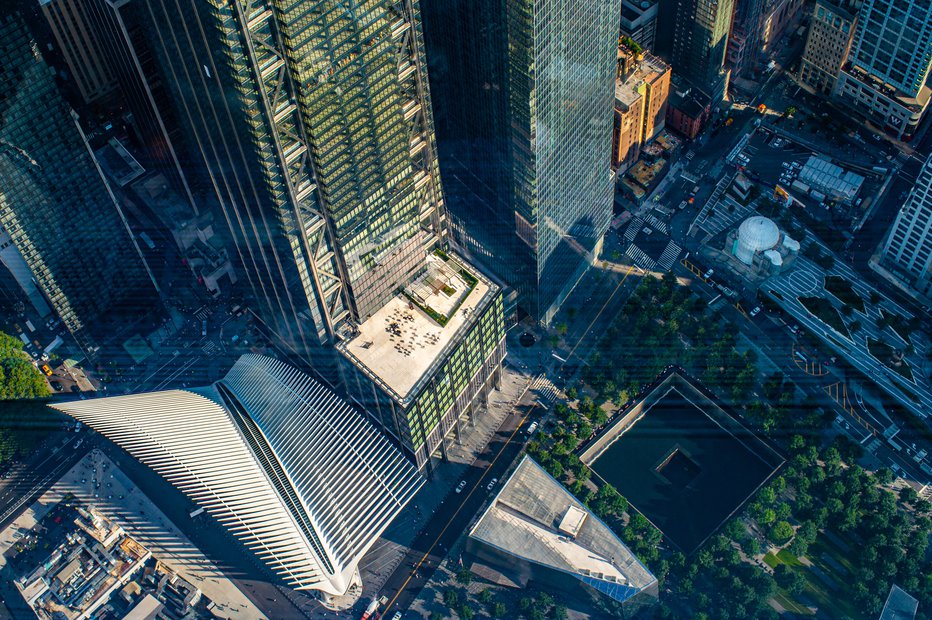 Fotografija: Pogled na Ground Zero, mesto, kjer sta nekoč stala dvojčka. FOTO: Matej Fišer