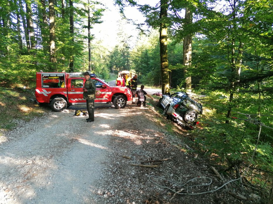 Fotografija: Vozniku ni bilo pomoči. FOTO: GE Nova Gorica