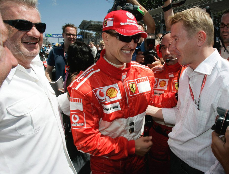 Fotografija: O Schumacherjevem stanju ni veliko znanega, naj pa bi se od časa Streiffove izjave vendarle nekoliko izboljšalo. FOTO: Pool Reuters