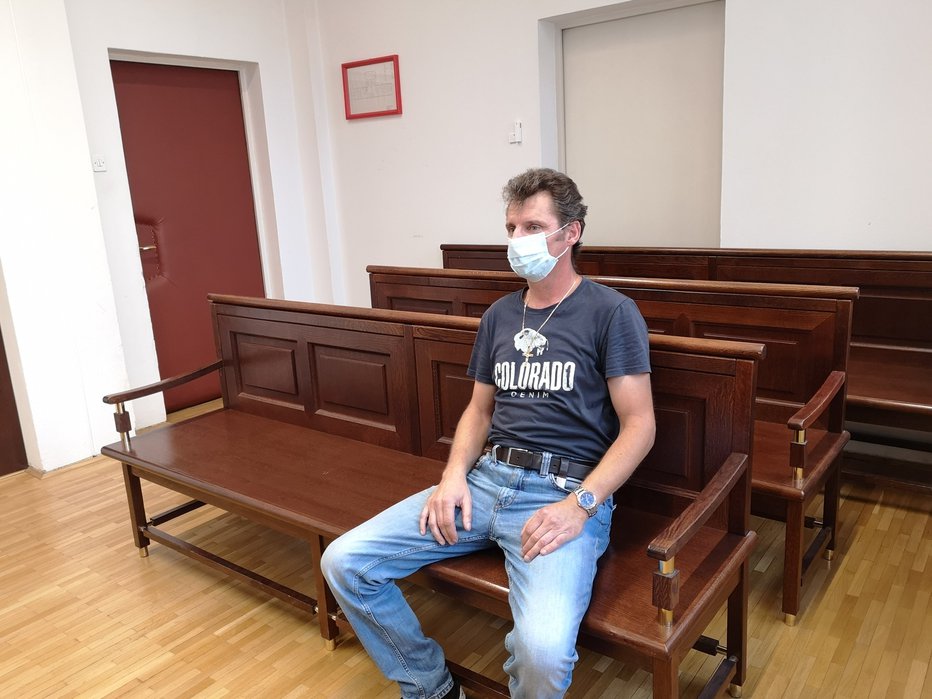 Fotografija: Brata sta me tisti dan sprovocirala, je na celjskem sodišču dejal Fideršek. FOTO: Mojca Marot