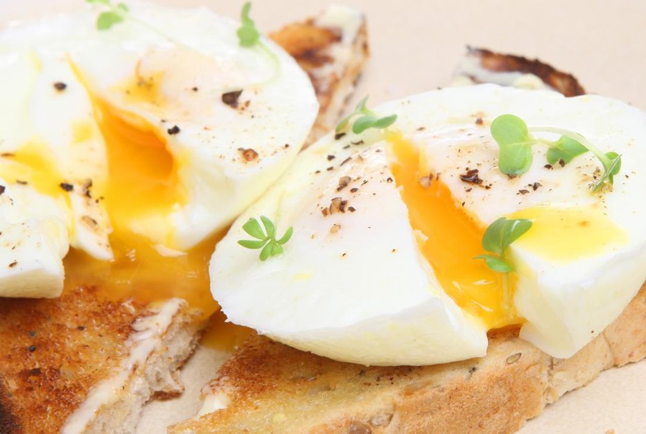 Fotografija: Kakšen je recept za popolno poširano jajce? FOTO: Gettyimages