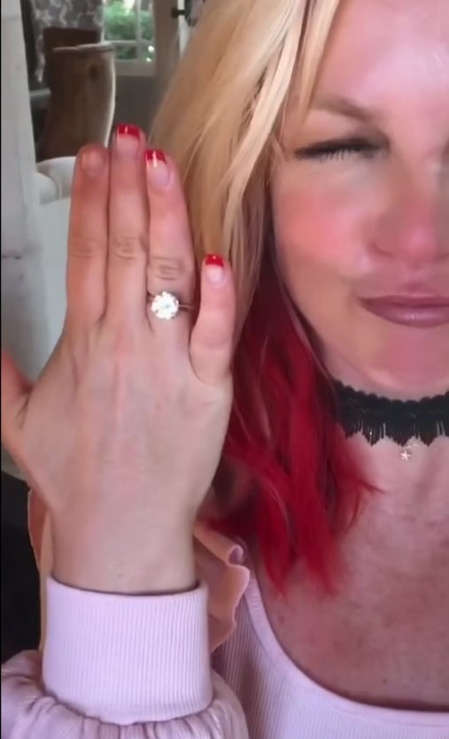 Pokazala je zaročni prstan. FOTO: Osebni Arhiv