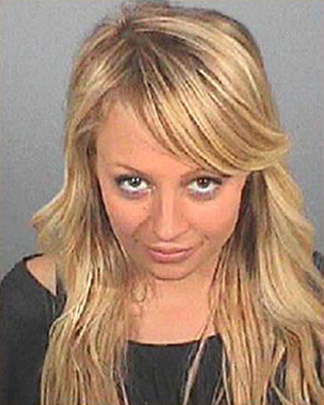 Nicole ob aretaciji, ko je v zaporu preživela le slavnih 82 minut.