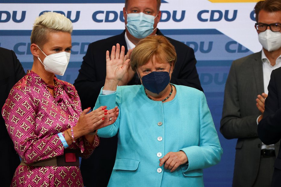 Fotografija: Angela Merkel s kolegi iz stranke. FOTO: Fabrizio Bensch, Reuters