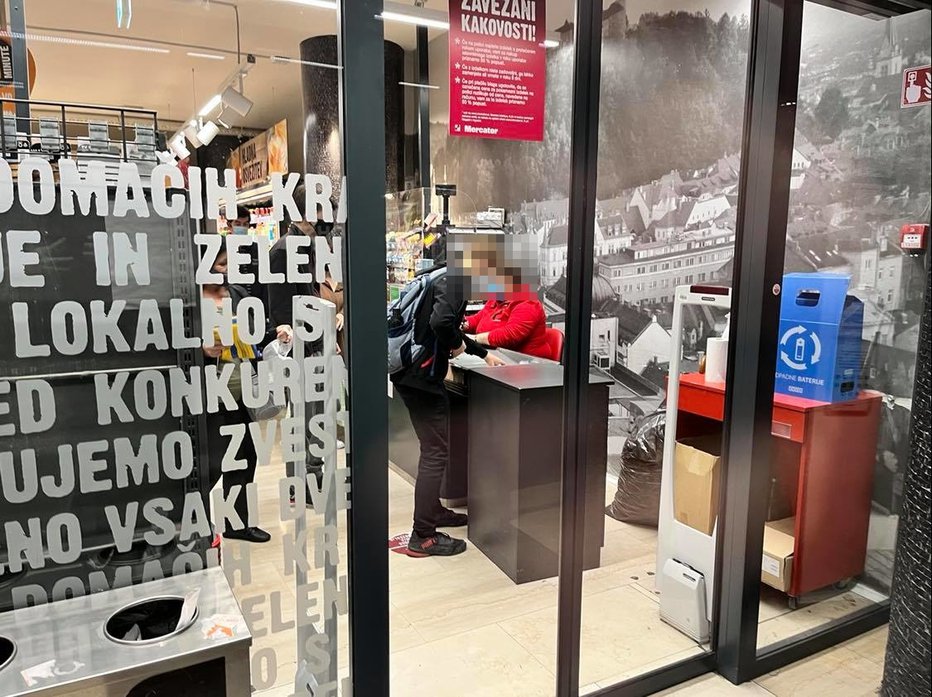 Fotografija: Zgodilo se je v trgovini v centru Ljubljane. FOTO: Darko, bralec poročevalec