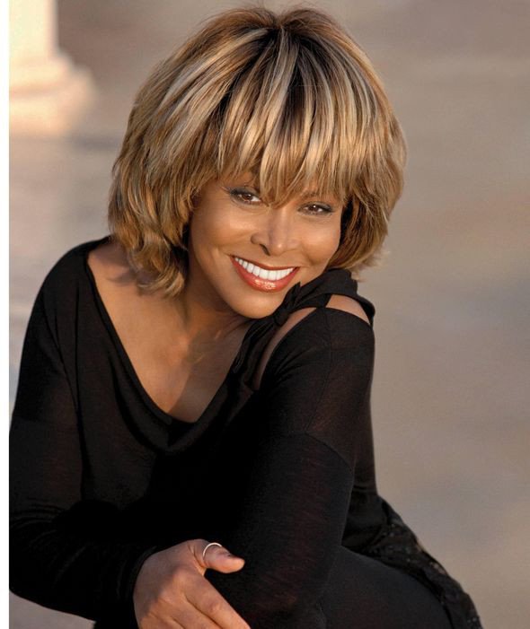 Tina Turner je s pesmijo GoldenEye osvajala lestvice.