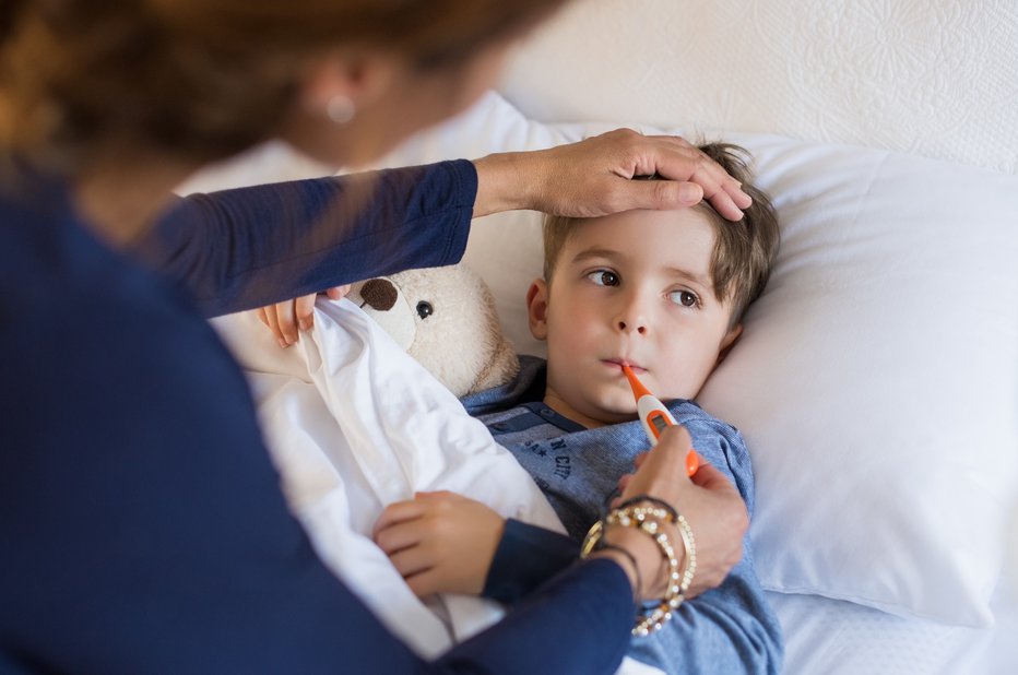 Fotografija: Kašelj in izguba vonja nista tako pogosta simptoma pri otrocih. Fotografija je simbolična. FOTO: Getty Images