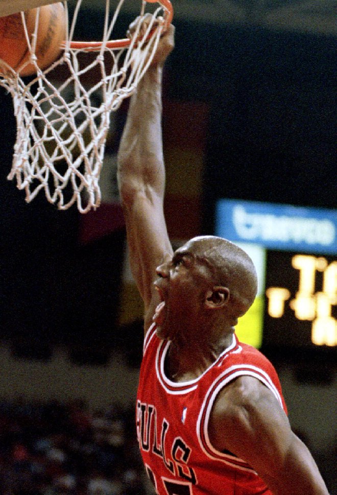 Vsi spominki legendarnega košarkarja gredo za med. FOTO: John Kuntz/Reuters