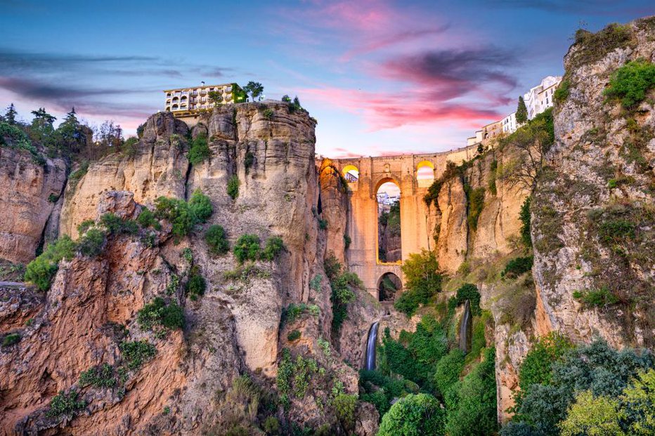 Fotografija: Ronda, mesto v Andaluziji, Španija. FOTO: Sean Pavone/shutterstock
