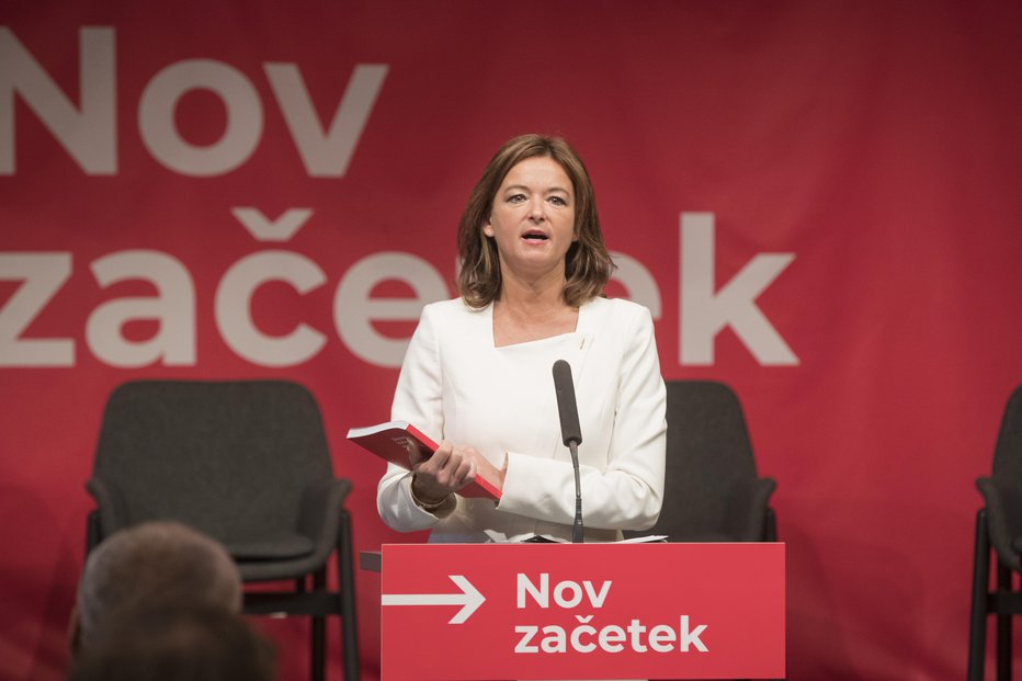 Fotografija: Predsednica stranke Tanja Fajon na konferenci SD, kjer so predstavili osnutek volilnega programa.  FOTO: Jure Eržen, Delo
