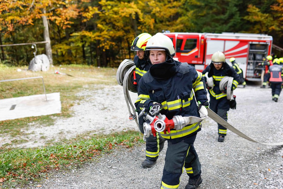 Fotografija: Z vajo so hoteli opozoriti na izjemno velik pomen požarne varnosti v planinskih kočah.
