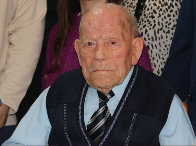Fotografija: Ključ do dolgega življenja je tudi umirjenost, je prepričan 112-letnik. FOTOGRAFIJI: Twitter
