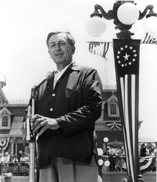 Walt Disney med odprtjem prvega Disneylanda v Anaheimu v Kaliforniji leta 1955 FOTO: REUTERS