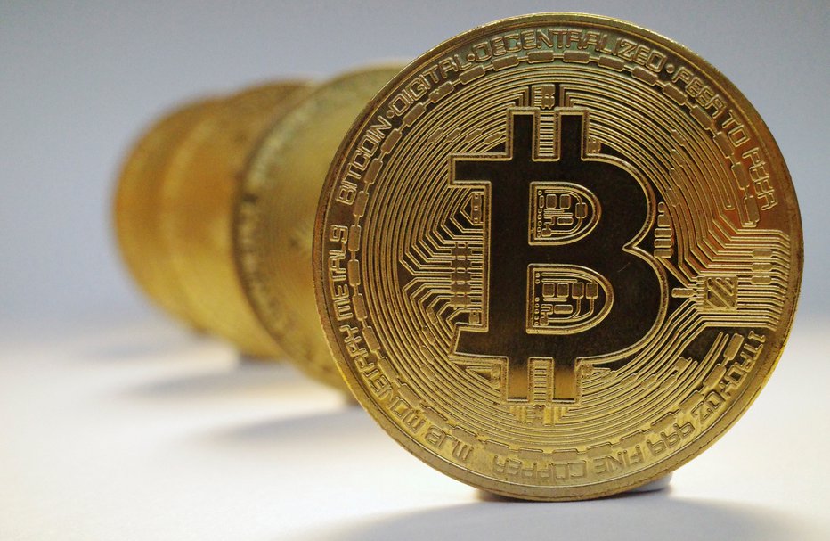 Fotografija: Danes je vrednost bitcoina poskočila za do sedem odstotkov, v zadnjem tednu pa za 18. FOTO: Edgar Su, Reuters

