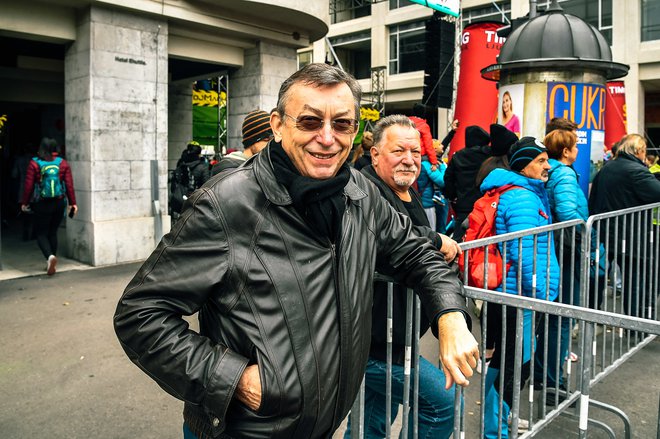 Andrej Stare, športni komentator in zdravnik je maraton spremljal ob progi. FOTO: Marko Pigac, mp Produkcija
