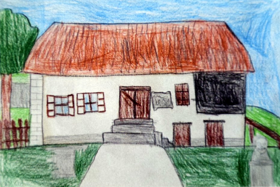 Fotografija: Ena od risb Jurčičeve rojstne hiše učencev prvega razreda PŠ Stična
