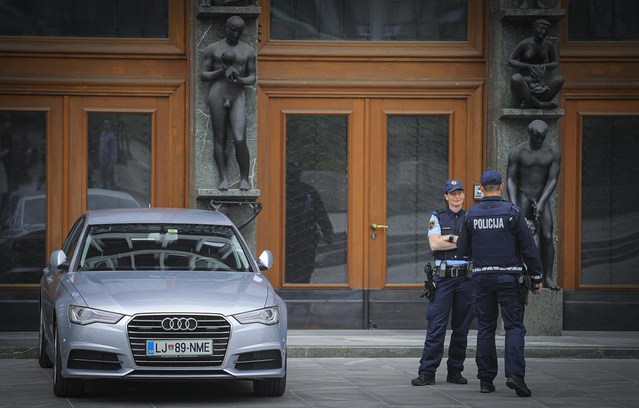 Fotografija: Policija pred državnim zborom. FOTO: Jože Suhadolnik
