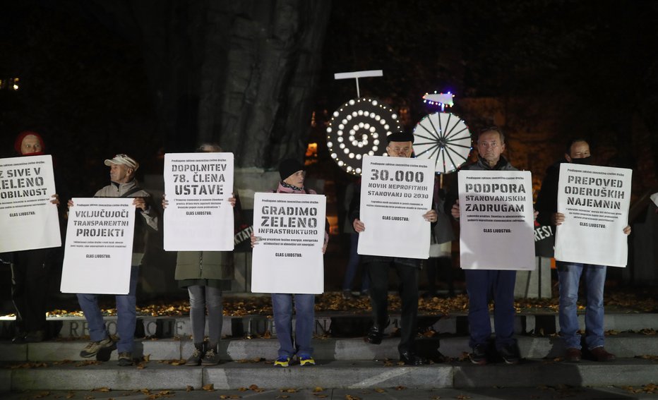 Fotografija: Petkov protesti na Trgu Republike FOTO: Blaž Samec
