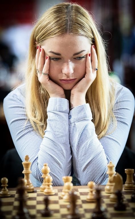 Fotografija: Laura Unuk je šahovsko nabrušena za domače EP. FOTO: Osebni arhiv
