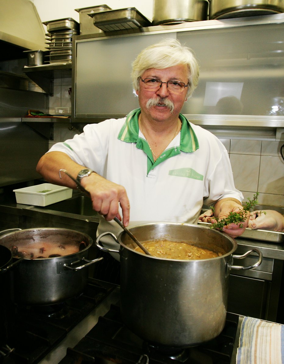 Fotografija: Slavko Adamlje je legendarni in večkrat nagrajeni slovenski kuhar. Foto: Igor Modic
