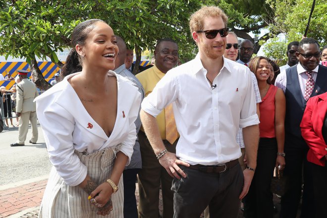 Kraljevi so Barbados obiskovali precej pogosto. Ko je bil leta 2016 tam princ Harry, ga je naokoli popeljala domačinka Rihanna. FOTO: Chris Jackson/getty Images
