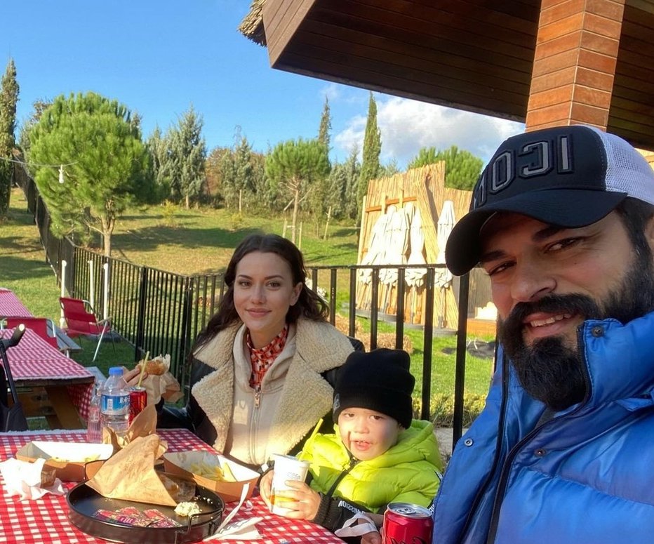 Fotografija: Z ženo Fahriye in sinom Karanom, ki se jima je rodil leta 2019.
