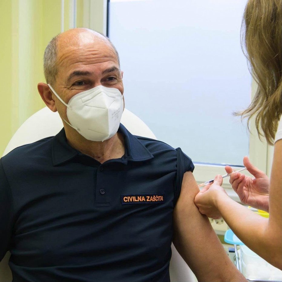 Fotografija: Janša je prejel tretji odmerek cepiva. FOTO: Instagram, posnetek zaslona
