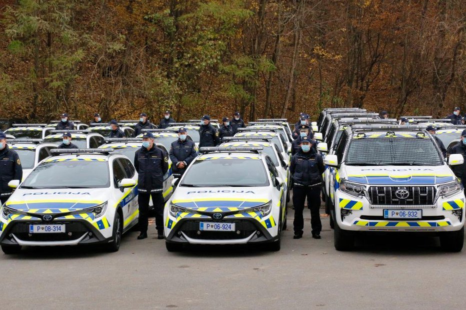 Fotografija: Nova patruljna vozila bodo razporejena med sedem policijskih uprav, hibridna vozila v operativnem najemu pa bo dobilo vseh osem policijskih uprav. FOTO: Policija
