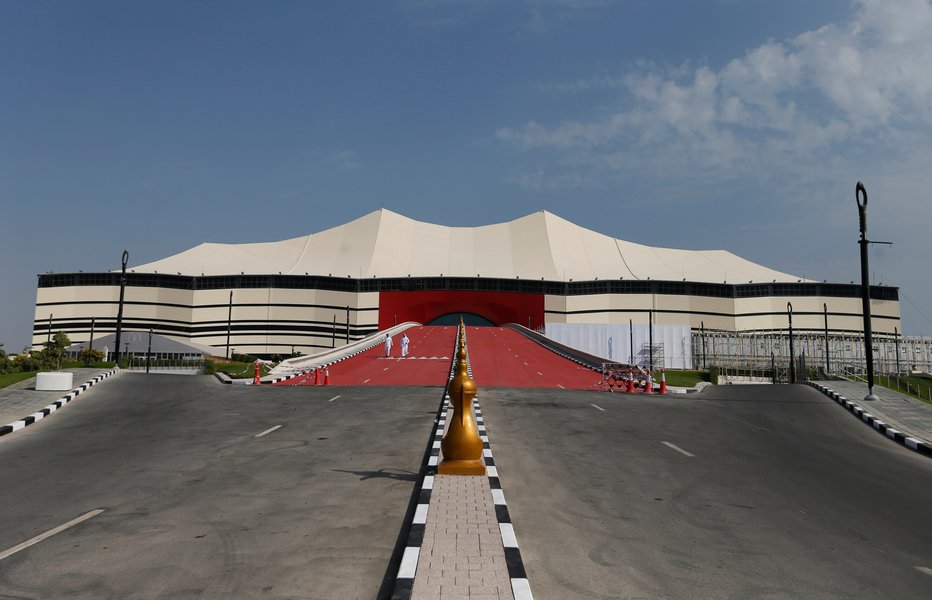 Fotografija: Stadion Al Bajt za nogometno SP 2022 je podoben velikanskemu šotoru, ima tudi pomično streho.
FOTO: Hamad I Mohamed/Reuters

