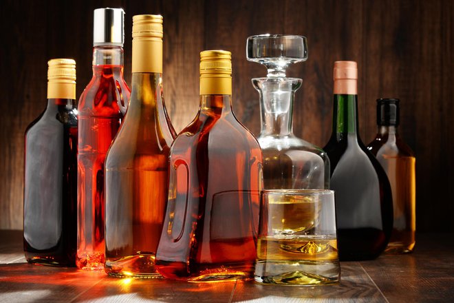 Izbiramo različne aromatične alkoholne pijače. FOTO: Monticelllo/Getty Images