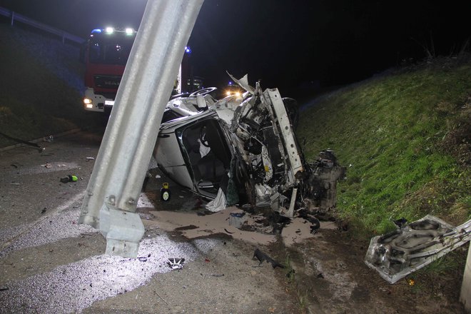 Posledice prometne nesreče na gorenjski avtocesti FOTOGRAFIJI: Pu Kranj
