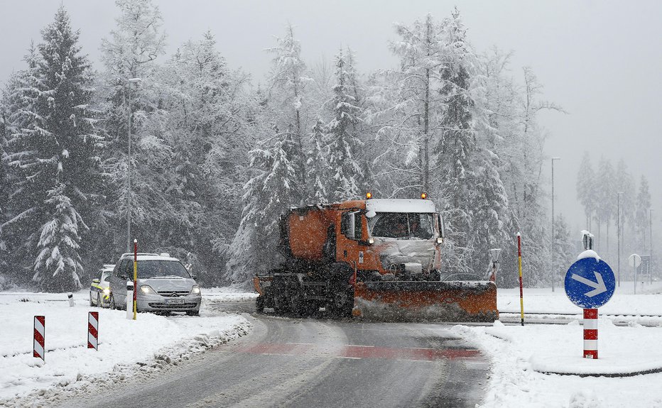 Fotografija: So zimske službe pripravljene na sneg? FOTO: Blaž Samec, Delo
