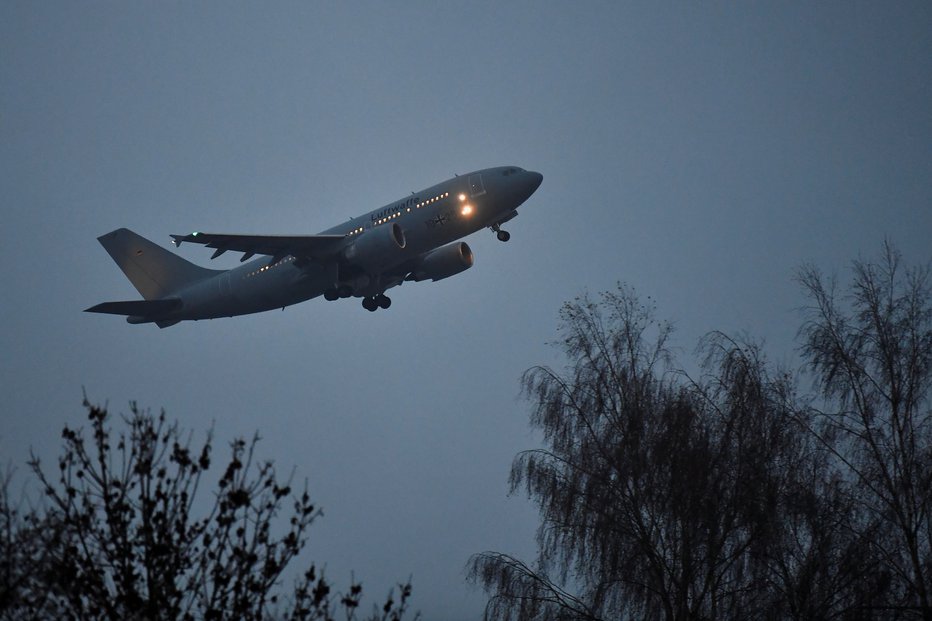 Fotografija: Predlagajo začasno zaustavitev letov. FOTO: Lukas Barth, Reuters
