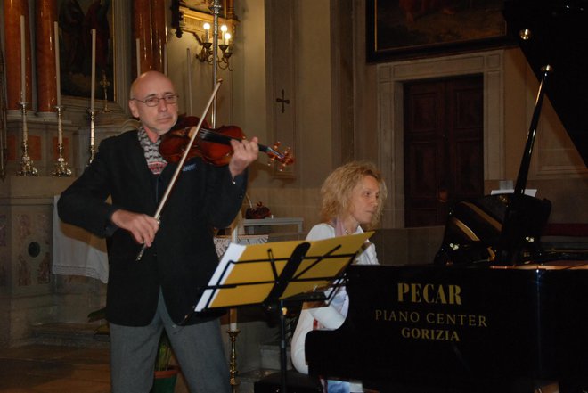 Pianistka Tamara Ražem Locatelli in violinist Vasilij Meljnikov
