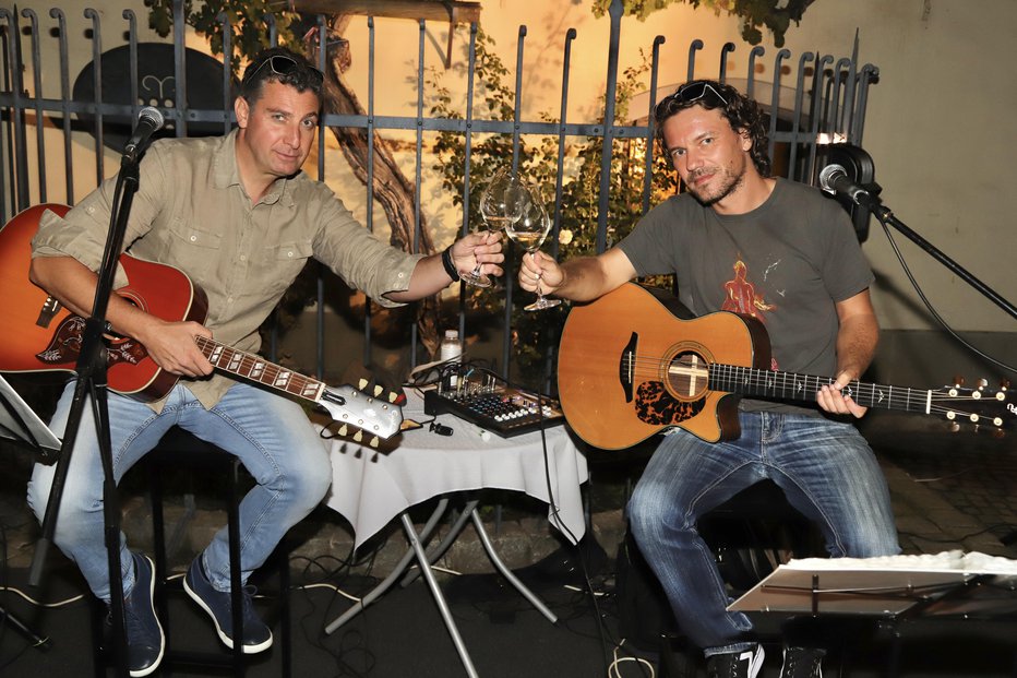 Fotografija: Akustični orgazem je mariborski rockerski vinski duo.
