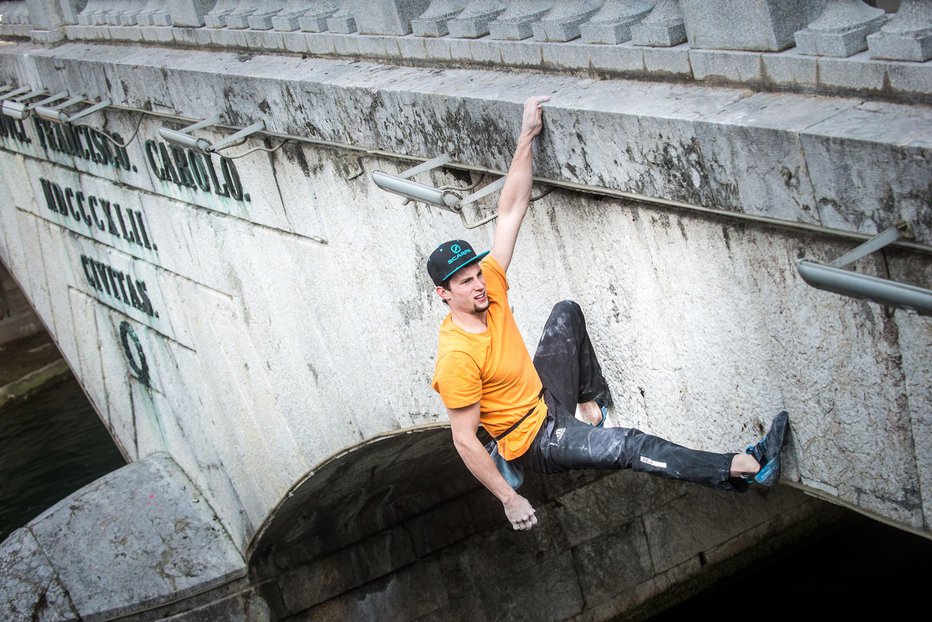 Fotografija: V tekmi na izpadanje se bo plezalo na steni nad Ljubljanico. FOTO: Extrem
