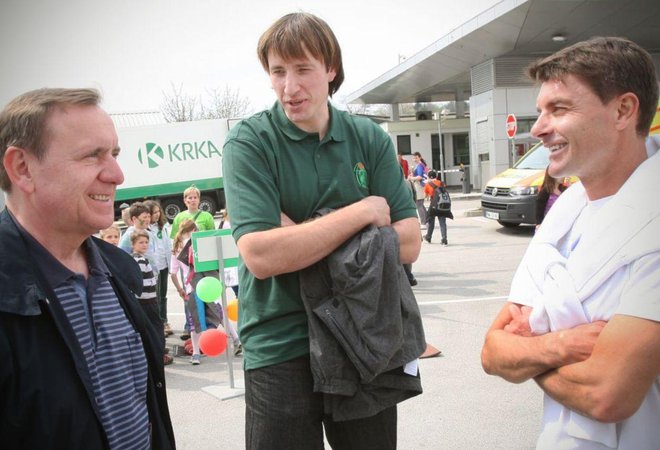 Z leve: predsednik uprave Krke Jože Colarič, nekdanji košarkar Krke Matjaž Smodiš in Sašo Udovič Foto: Jure Eržen
