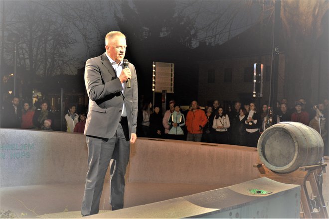 Za županom je občinstvo nagovoril minister Počivalšek.
