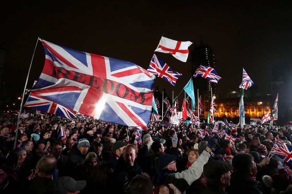 Fotografija: Po izstopu iz EU si morajo britanski državljani na novo urediti status bivanja. FOTO: Simon Dawson/Reuters
