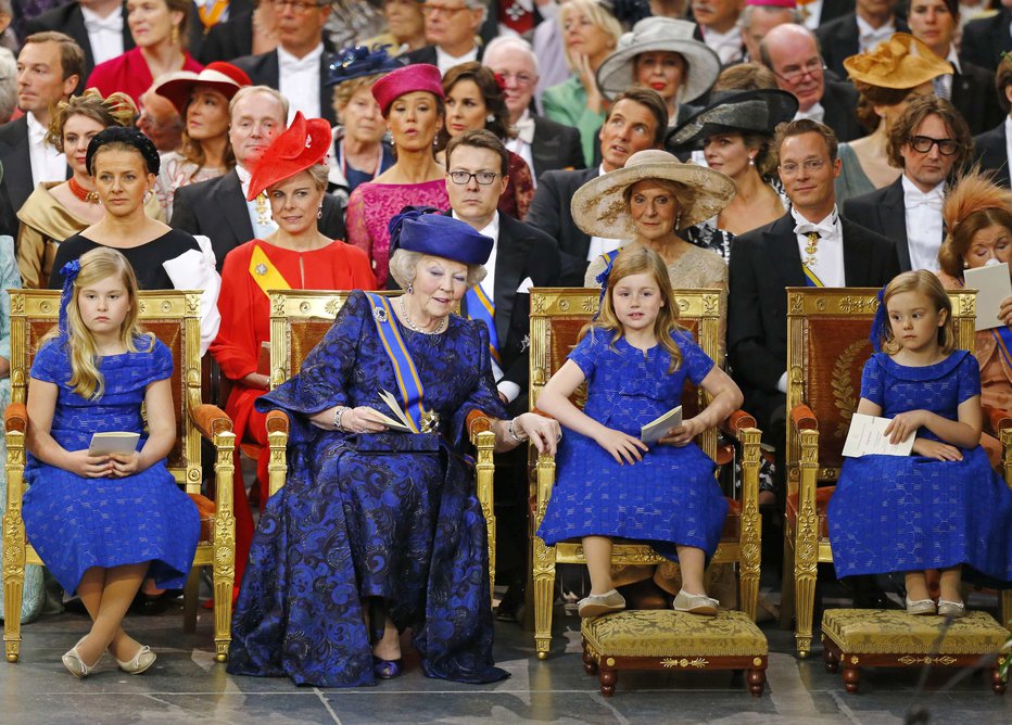 Fotografija: Nizozemska princesa Beatrix (druga z leve) se bori s covidom. FOTO: Pool, Reuters Pictures

