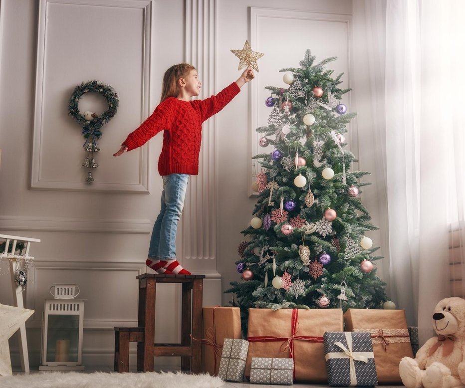 Fotografija: Na božičnem drevesu ne sme manjkati zvezda. FOTO: Choreograph, Getty Images
