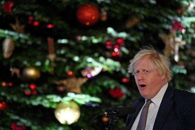 Letošnji prazniki bodo za britanskega premierja vse prej kot dolgočasni. FOTO: Justin Tallis/Reuters
