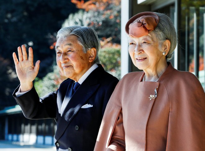 Akihitu in Mičiko ni bilo lahko. FOTO: Reuters
